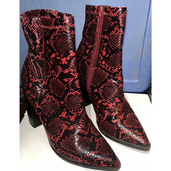 Womens Size 7 Kady Red Ankle Snake Skin Faux Leather Boots Pointy Toe Fashonnova - Picture 4 of 12